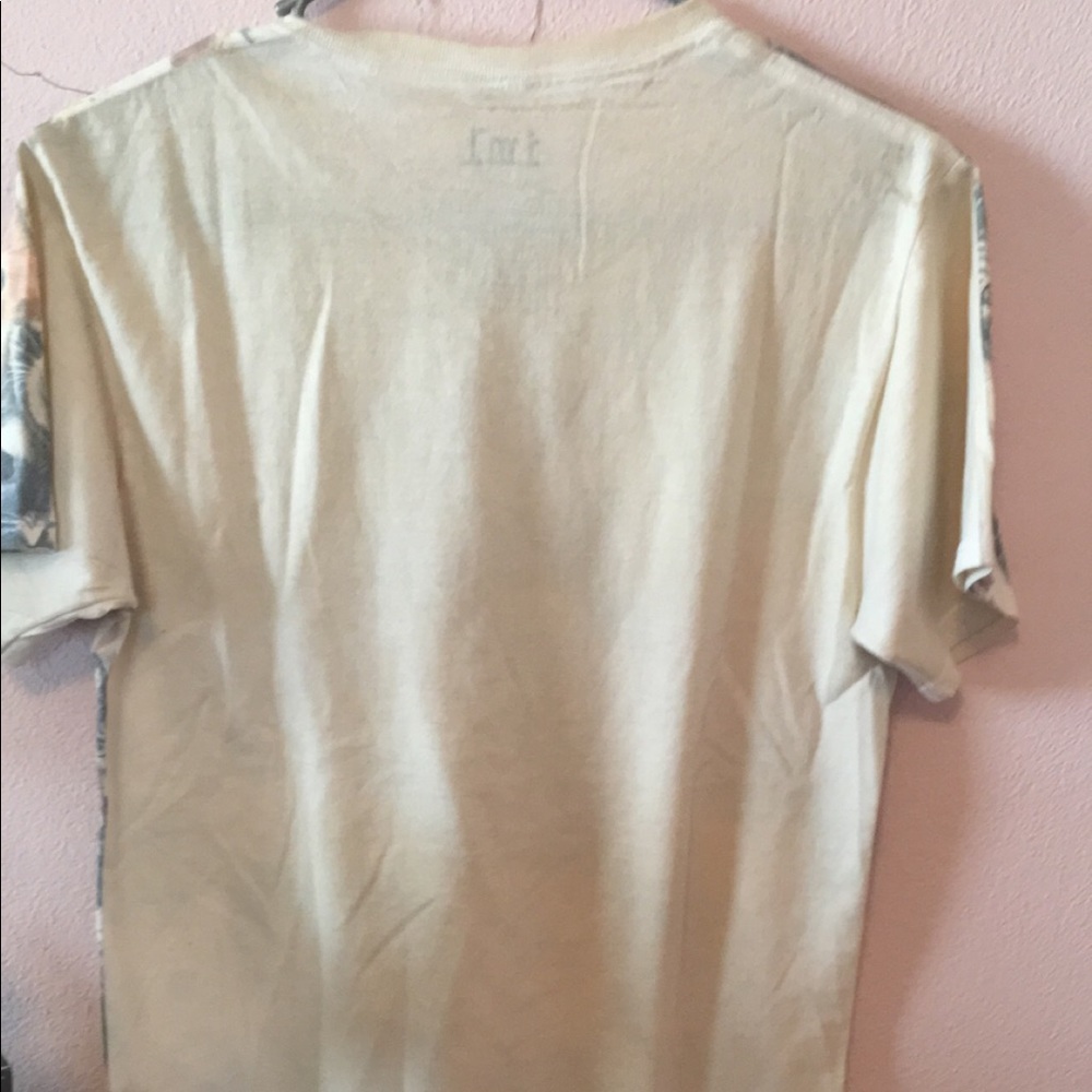 Graphic tee - Picture 3 of 3
